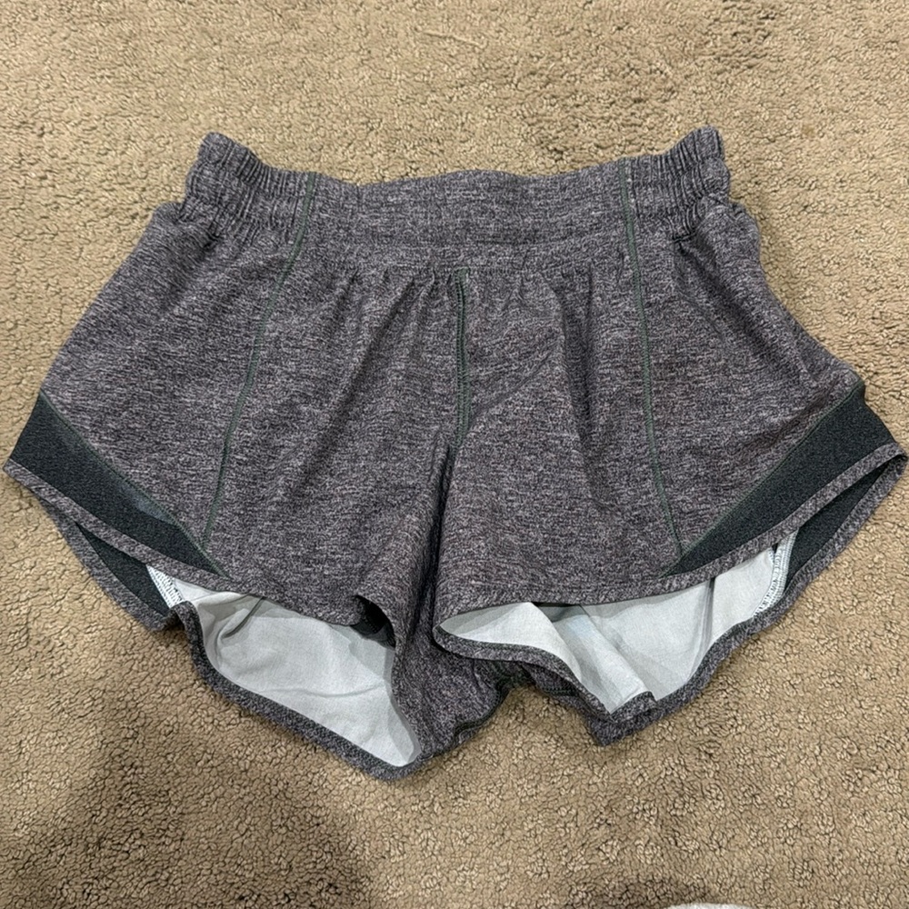 Lululemon Hotty Hot shorts 2.5” - Grey, size 4